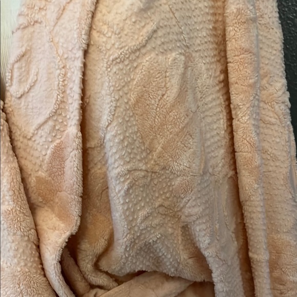 Peachy Pink Robe - Picture 4 of 7